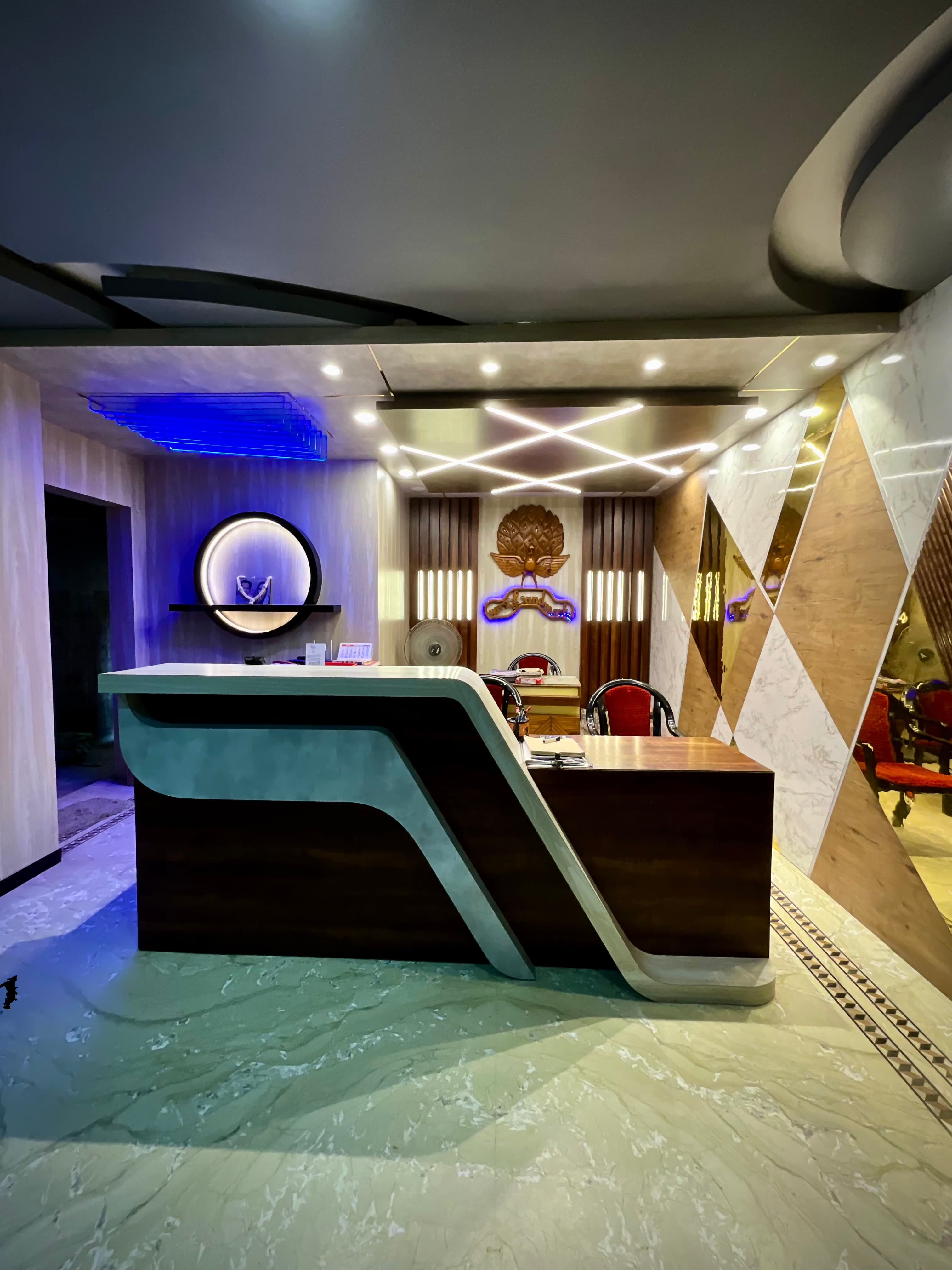 Hotel Landmark Exterior